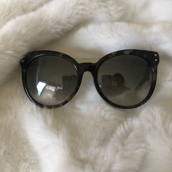 Fendi Accessories - Fendi tortoise shell sunglasses